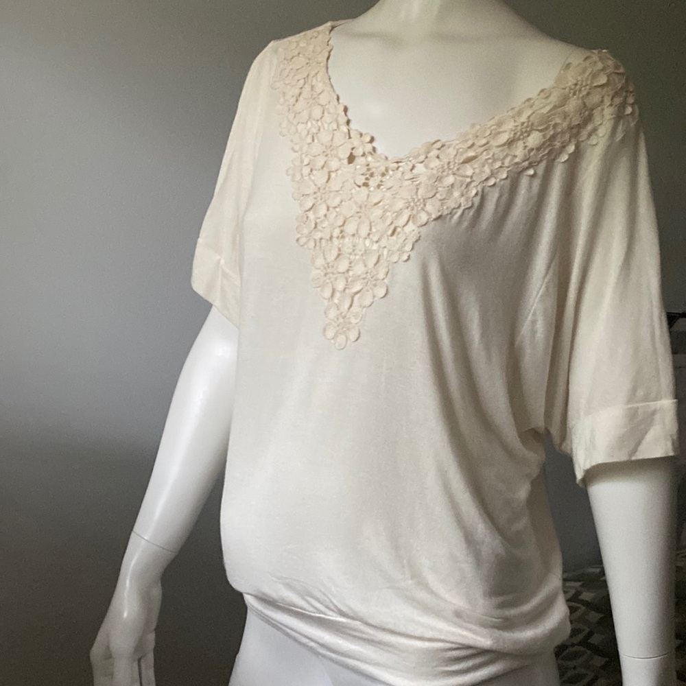 RED HAUTE Off White V-Neck Modal Top lace